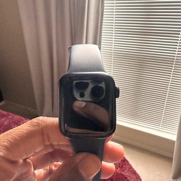 APPLE WATCH - Picture 1 of 4